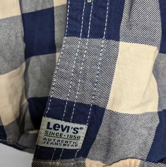 Levi's button down - Picture 3 of 5